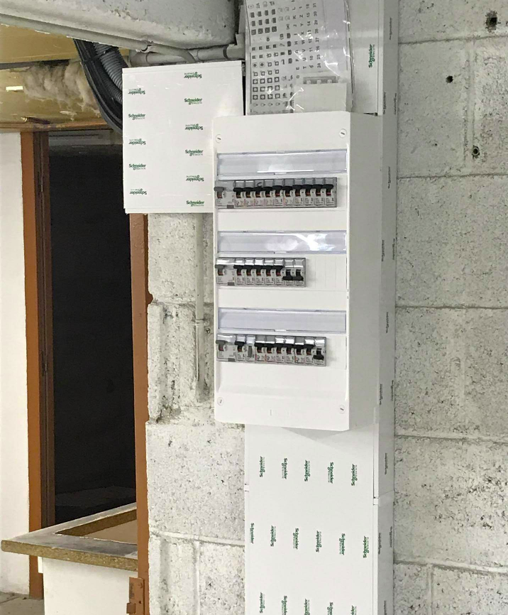 <p>Entreprise d'électricité générale, Gouzon</p>